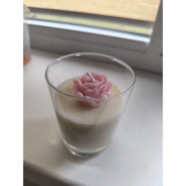 Aromatinė sojų ir kokoso vaško žvakė.